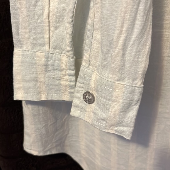 Women’s button down shirt, size XL, fits like a Large, worn once - Picture 4 of 4